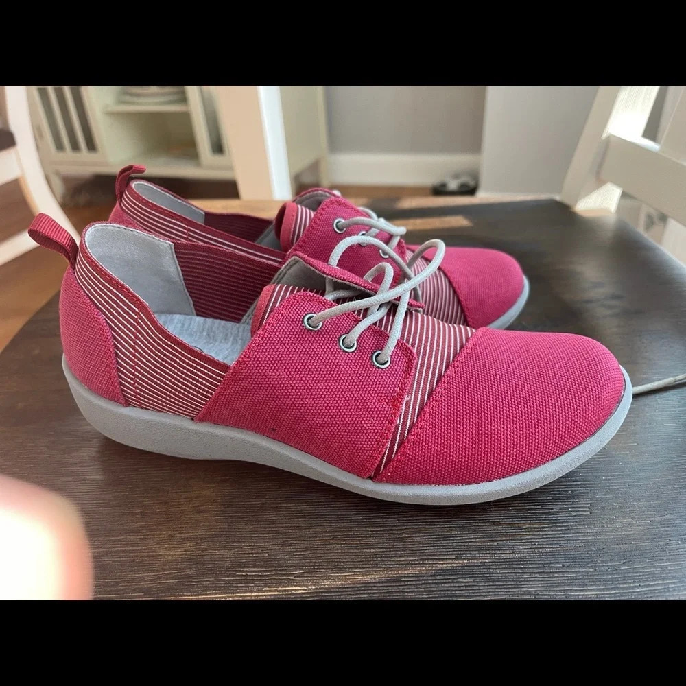 Clarks cushion sneakers